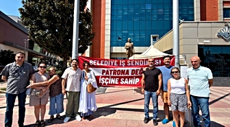 Sosyologdan belediye önünde oturma eylemi
