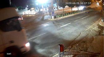 Nevşehir'de Kontrolden Çıkan Otomobil Yakıt Tırına Çarpmaktan Son Anda Kurtuldu