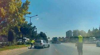 Konya'da Polisten Arızalı Araca Yardım