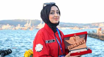 Manisa Celal Bayar Üniversitesi Öğrencisi Elif Laçin'e TEKNOFEST Mavi Vatan'da Edebi Yazı Ödülü