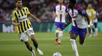 Fenerbahçe Lyon'u İlk Yarıda 2-0 Geçti
