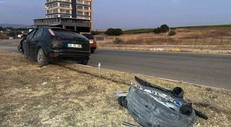 Uşak'ta Refüje Çıkan Otomobilde 2 Yaralı