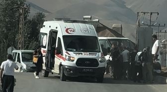 Yüksekova'da kavşak kazası: 4 yaralı