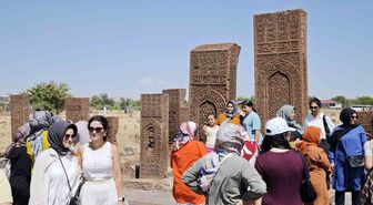 Ahlat'ta Malazgirt coşkusu: Selçuklu Meydan Mezarlığı'na ziyaretçi akını