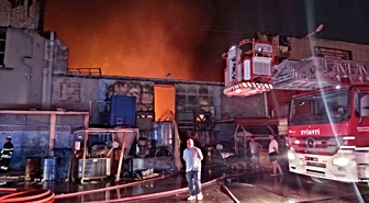 Adana'da Ayakkabı Tabanı Fabrikasında Yangın