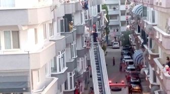 Gemlik'te ev yangını: 2 kişi dumandan mahsur kaldı