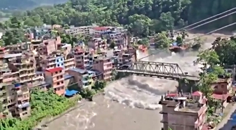 Himalayalar'da Sel ve Toprak Kayması: Nepal ve Tibet'te 1300'den Fazla Kayıp