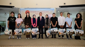 Nevşehir'de YKS'de ilk 10 bine giren öğrencilere ödül ve tebrik