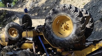 Kadirli'de İş Makinesi Devrildi: Operatör Yaralandı