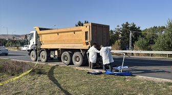 Sivas'ta Motosiklet-Kamyon Çarpışması: 19 Yaşındaki Sürücü Hayatını Kaybetti