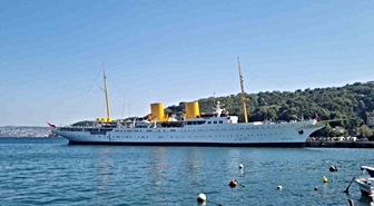 TCG Savarona Büyükdere'de Demirledi