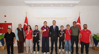 Erzincan'da Başarılı Sporcular Kaymakamı Ziyaret Etti