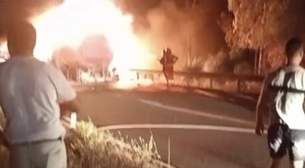 Akaryakıt Tankerindeki Yangın Ormana Sıçradı: 3 Dekarlık Alan Zarar Gördü