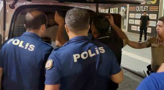 Aksaray'da Aile Kavgasında İlginç Gözaltı: Şarkı Söyleyip Oynayarak Polis Aracına Bindi