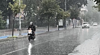 Düzce'de Kuvvetli Yağış Trafiği Olumsuz Etkiledi