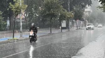 Düzce'de Kuvvetli Yağış Trafiği Olumsuz Etkiledi