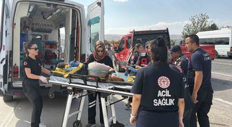 Elazığ'da Minibüs-Hafif Ticari Araç Çarpıştı: 7 Yaralı