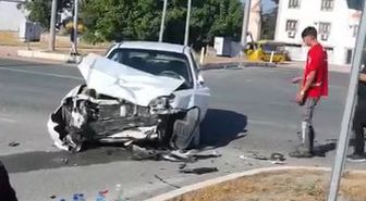 Elazığ'da Otomobil-Transit Çarpışması: 2 Yaralı