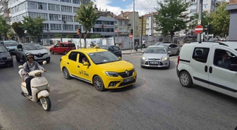 Eskişehir'de Elektrik Kesintisi Trafik Işıklarını Durdurdu