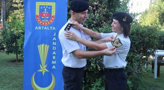 Jandarma çiftine çifte terfi ve 15. yıl dönümü sürprizi