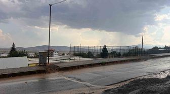 Kahramanmaraş'ta sıcak hava yerini sağanağa bıraktı