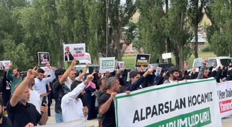 Kuytul Taraftarlarından Dumlu'da İzinsiz Gösteri