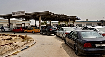 Libya'da Mobil İstasyonlar Yakıt Kuyruklarını Azaltıyor