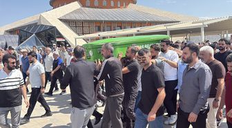 Sivas'ta Motosiklet Kazasında Hayatını Kaybeden 19 Yaşındaki Genç Son Yolculuğuna Uğurlandı