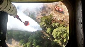Muğla'daki Yılanlı Dağı'nda Yangın: 3 Helikopter ve 5 Arazözle Müdahale Sürüyor