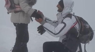 Ağrı Dağı Zirvesinde Çifte Evlilik Teklifi