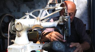 82 Yaşındaki Usta, 70 Yıldır Ayakkabı Tamirciliğinde