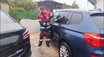 Hatay'da Araçta Mahsur Kalan Bebek İtfaiye Ekiplerince Kurtarıldı