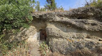 Sinop'ta Kaya Altında Doğal Türbe