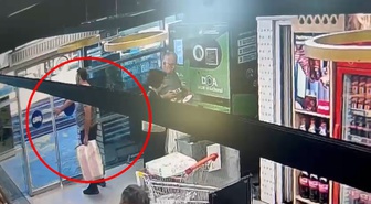 Markette 60 Bin Liralık Sigara Hırsızlığı Kamerada