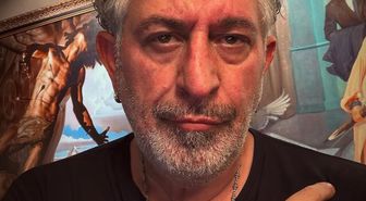Cem Yılmaz göğüs ağrısıyla hastaneye kaldırıldı, anjiyo oldu