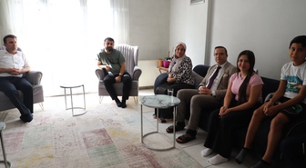 Cizre'de YKS derecesi öğrencilere kaymakamdan ziyaret