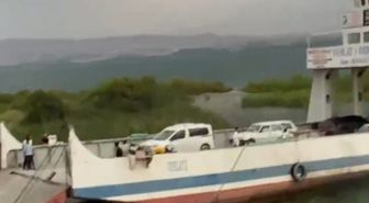 Elazığ'da Fırtına Feribotu İskeleye Yaklaştırmadı