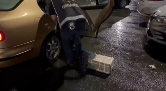 İstanbul'da Silah Kaçakçılığı Operasyonu: 120 Tabanca Ele Geçirildi, 3 Gözaltı