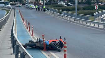 İzmir'de Motosiklet Kazası: 20 Yaşındaki Genç Kız Hayatını Kaybetti