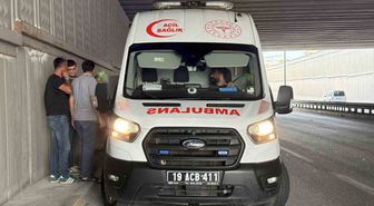 Kamyondan düşen demir motosiklet sürücüsünü yaraladı