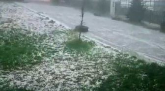 Akyaka'da dolu kış görüntüsü oluşturdu