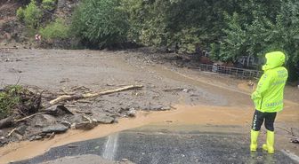 Mersin'de Heyelan: Anamur-Gazipaşa Yolu Kapandı