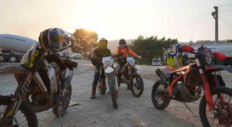 Motocross Pilotları Yangında İkmal Görevinde