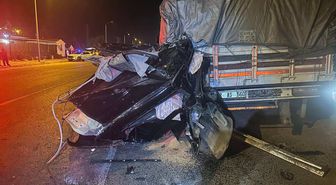 Pazarcık'ta Otomobil Park Halindeki Tıra Çarptı: 1 Ölü, 1 Yaralı