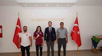 Akdeniz Oyunları'nda Altın Madalya Kazanan Kamaloğlu, Kaymakamı Ziyaret Etti