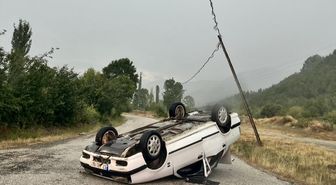 Boyabat'ta Otomobil Devrildi: 2 Yaralı