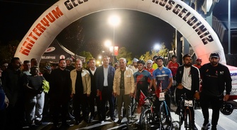 Ümraniye'de Gece Bisiklet Yarışı Heyecanı