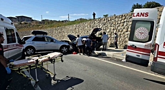 Esenköy'de İki Otomobil Çarpıştı: 4 Yaralı