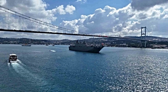 15 gemi Boğaz'da Zafer Bayramı'nı selamladı