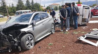 Bolvadin'de İki Otomobil Çarpıştı: 7 Yaralı